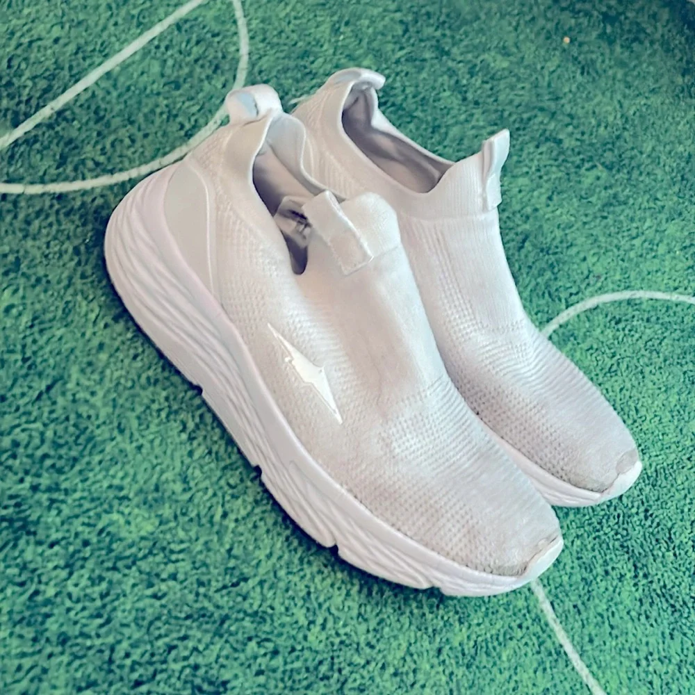 White Avis size 6 big kids - Picture 1 of 4